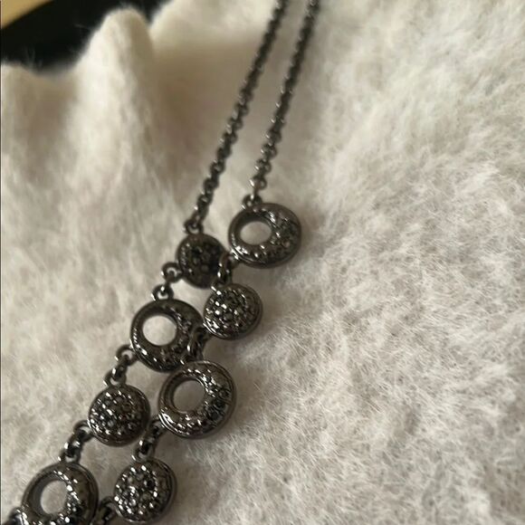 Elegant Black Necklace - Picture 3 of 8